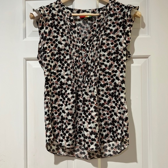 Fervor flowered top. - Picture 1 of 7